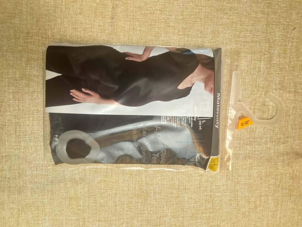 Time and Tru Active Shirt Size L Black V-Neck Tee